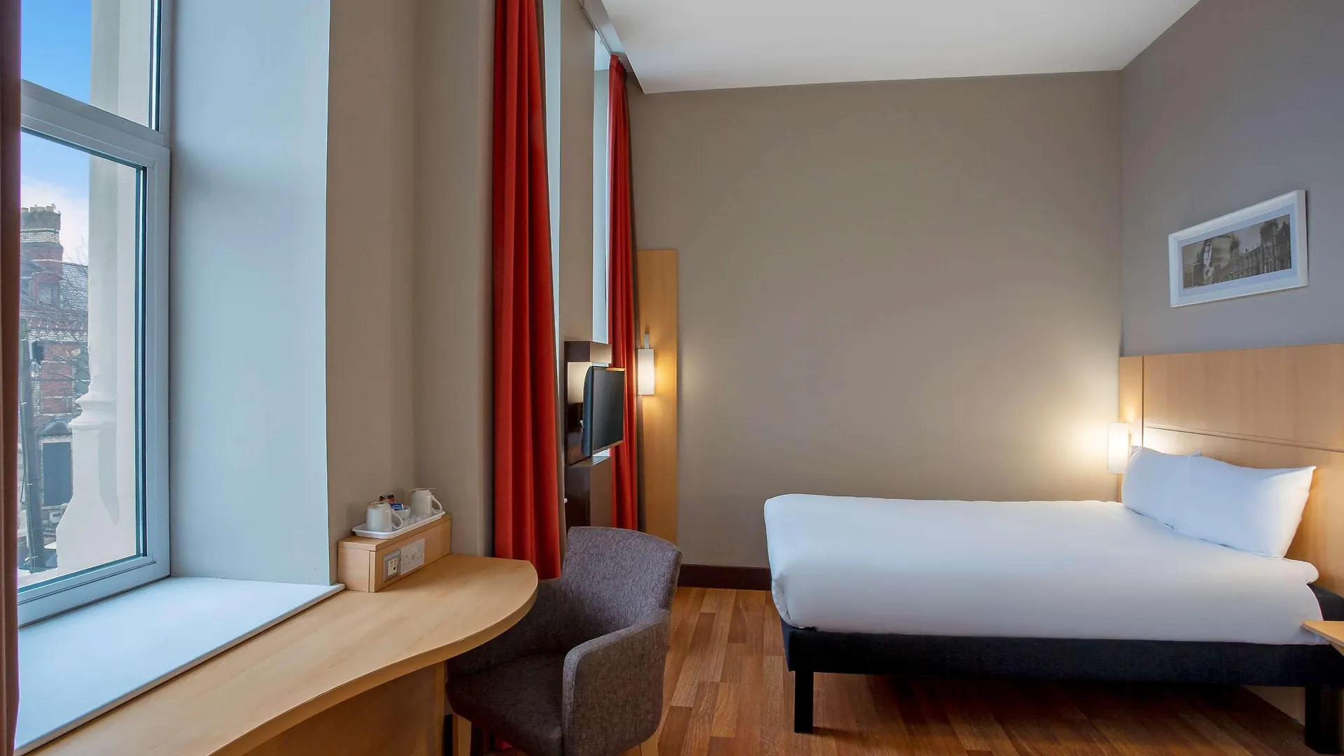 ibis Belfast Queens Quarter