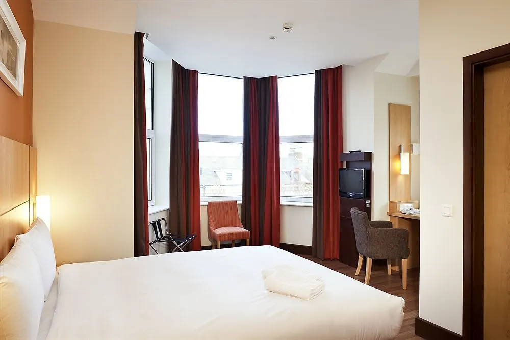 Ibis Belfast Queens Quarter 3*,